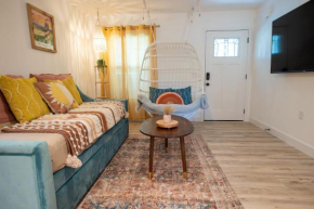 Recharge Getaway to Historic Downtown & Beach NEW BUILD